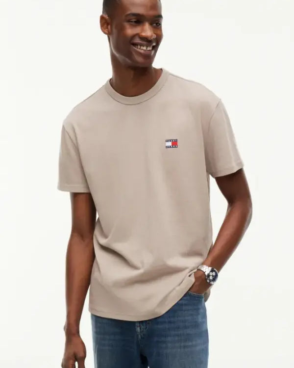Tommy Jeans DM0DM20322 Regular Badge T-Shirt - Limestone Dust