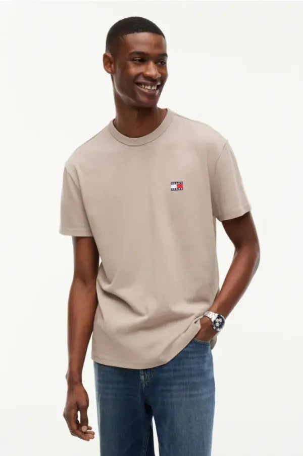 Tommy Jeans DM0DM20322 Regular Badge T-Shirt - Limestone Dust