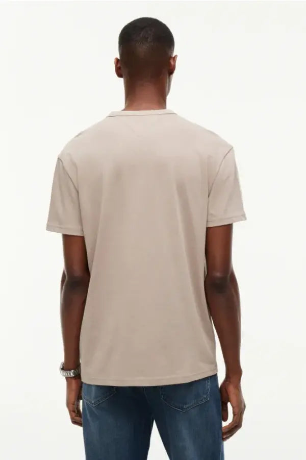 Tommy Jeans DM0DM20322 Regular Badge T-Shirt - Limestone Dust