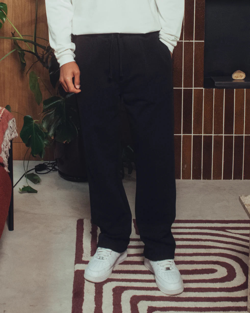 Syenti Straight Leg Sweatpants Black