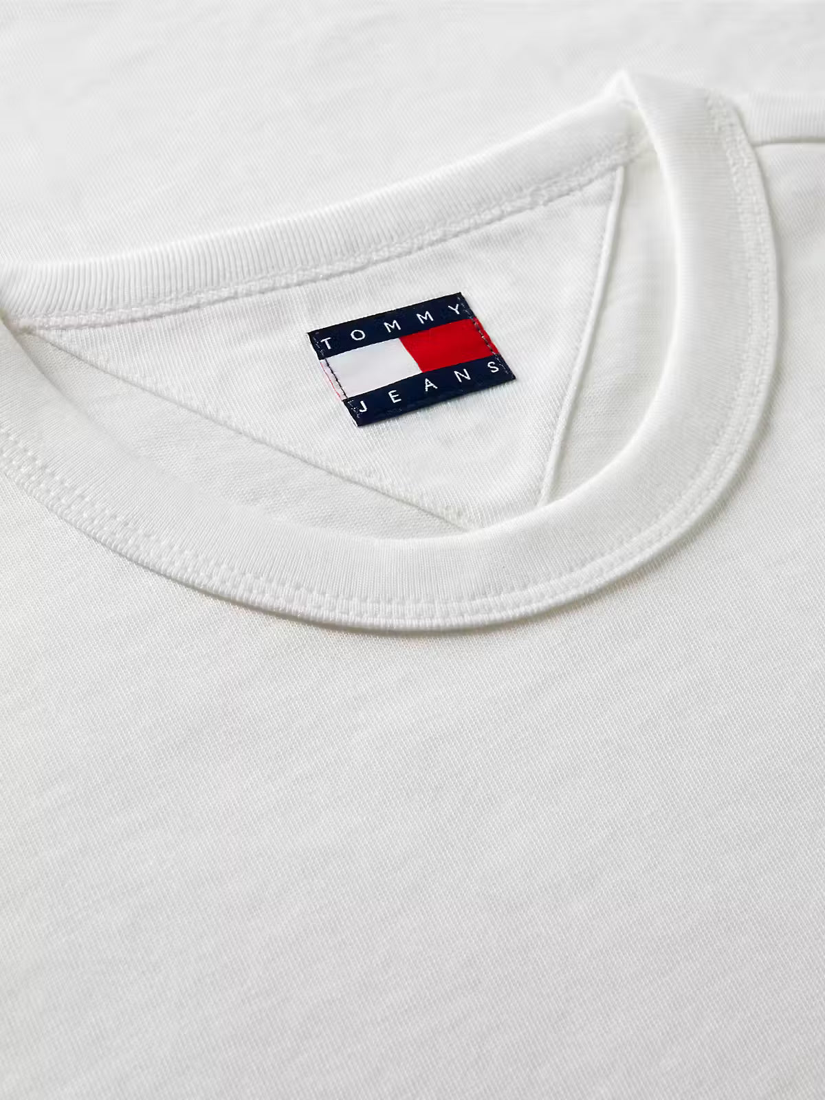 Tommy Jeans Regular Badge T-Shirt - White