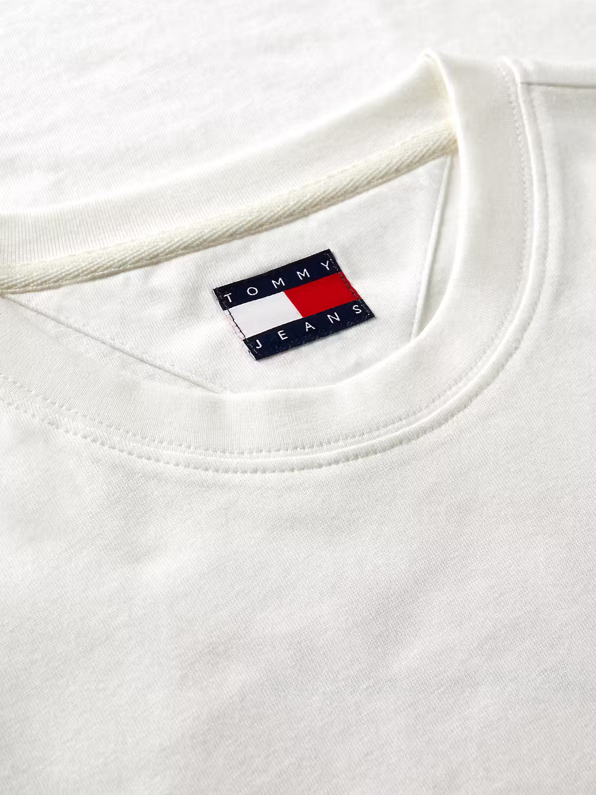 Tommy Jeans TJM Regular NYC Novelty T-Shirt - Ecru