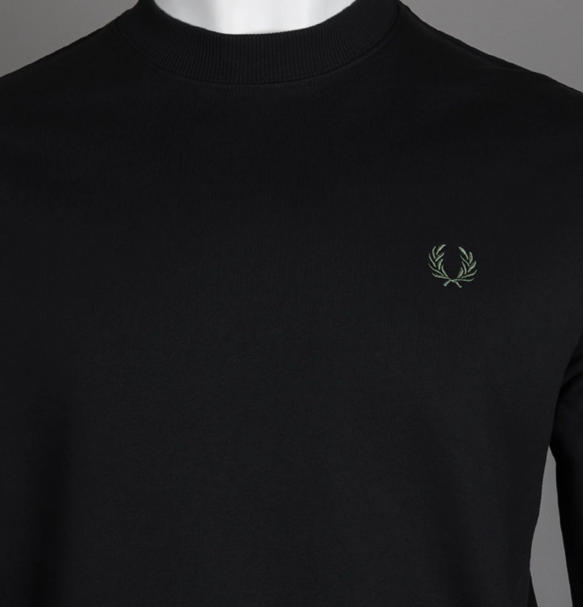 Fred Perry M7535 Crewneck Sweatshirt W54 - Black/Ecru/Laurel Wreath Green