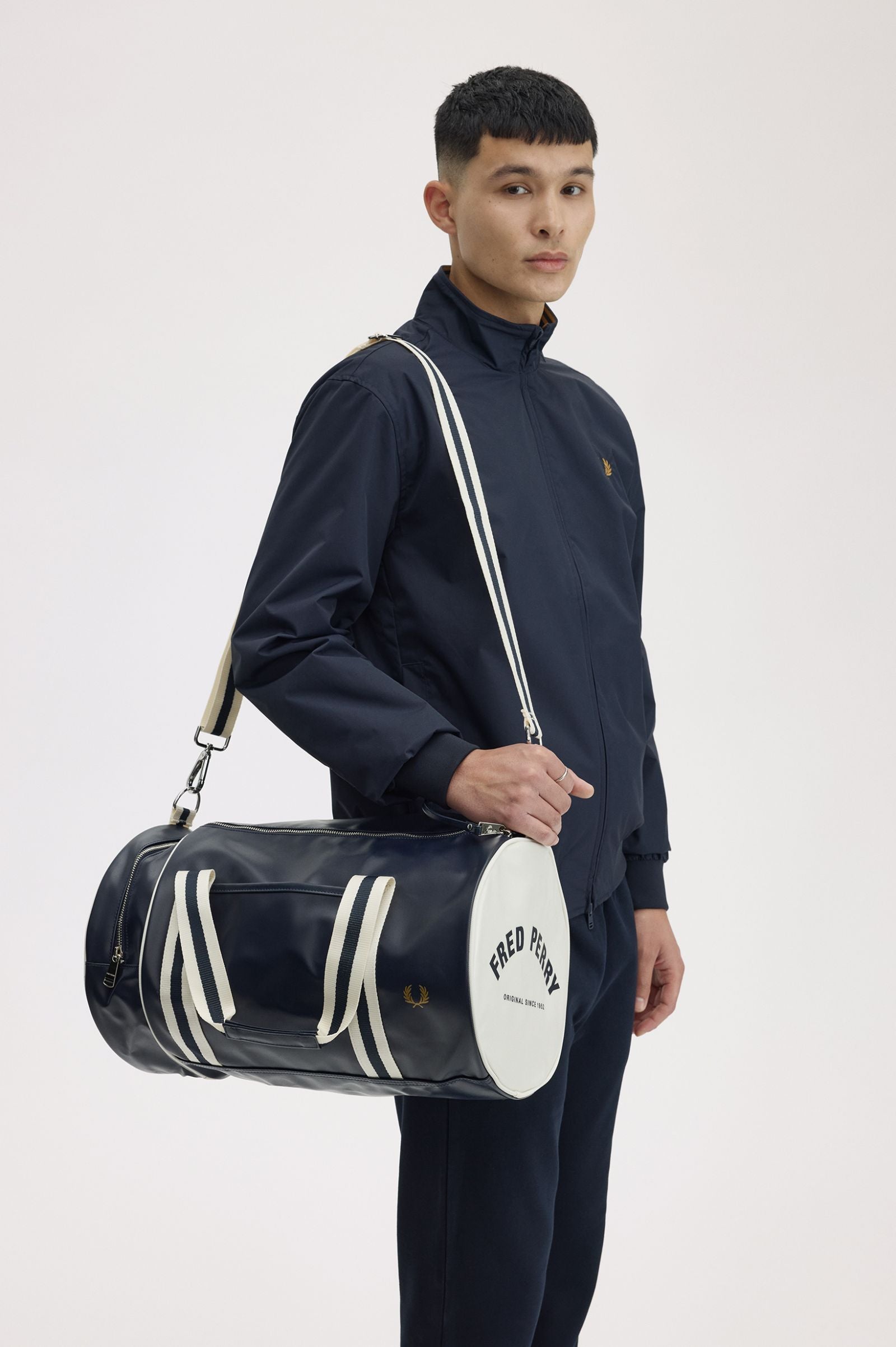 Fred Perry L7255 Classic Barrel Bag 635 - Navy/Ecru