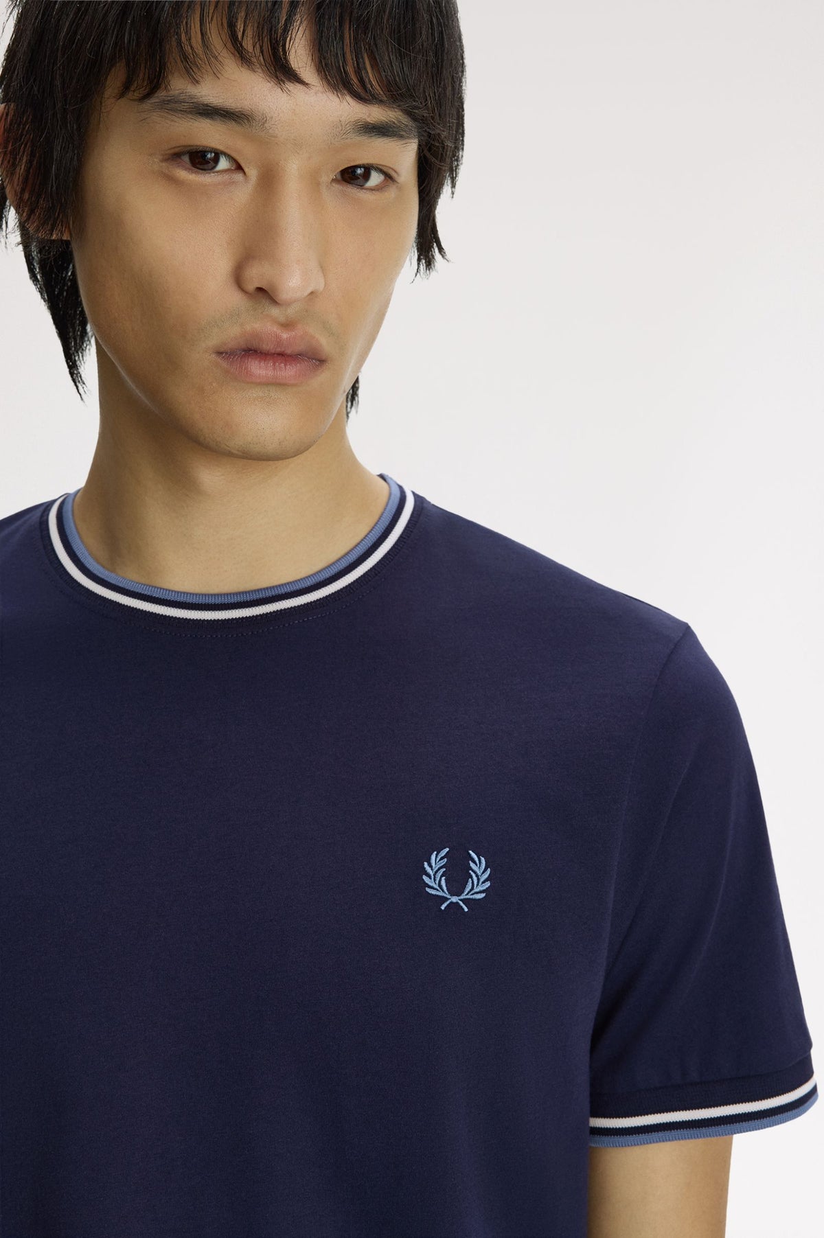 Fred Perry M1588V Twin Tipped T-Shirt 47D - Twilight Navy/Ecru/Ace Blue