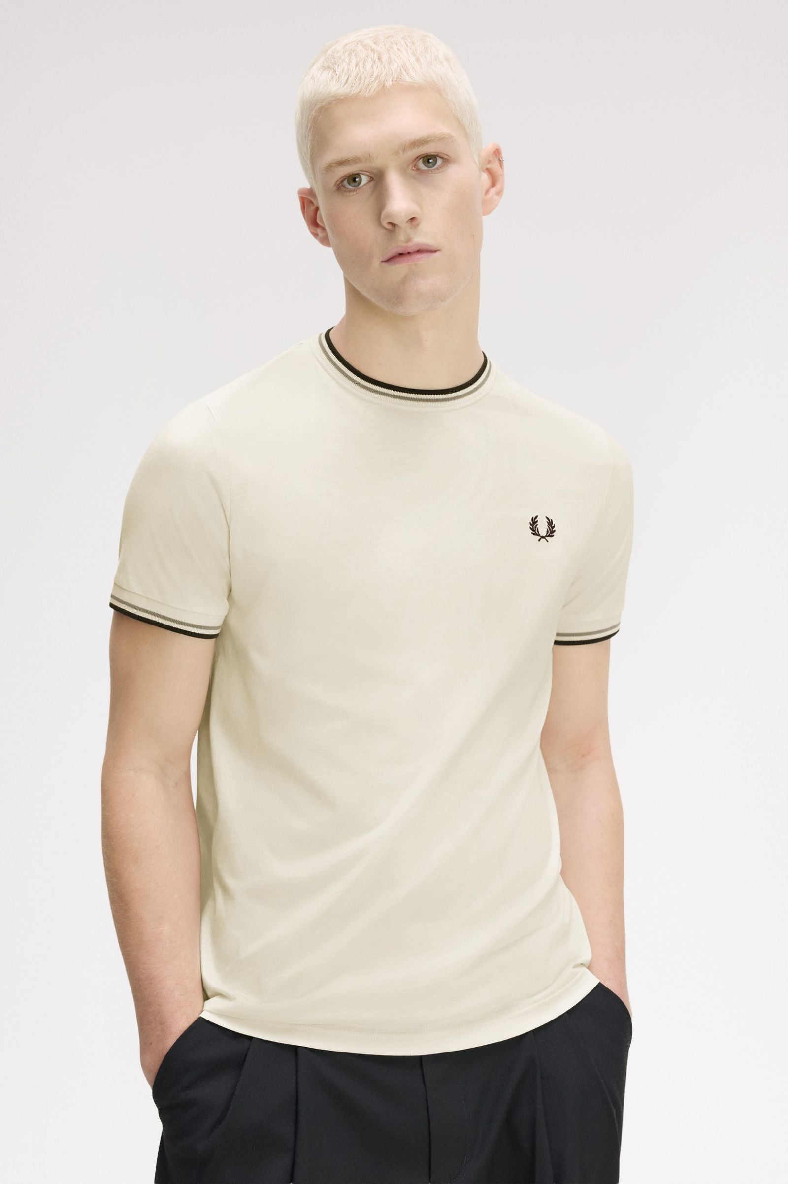 Fred Perry M1588V T-Shirt - 68C Ecru