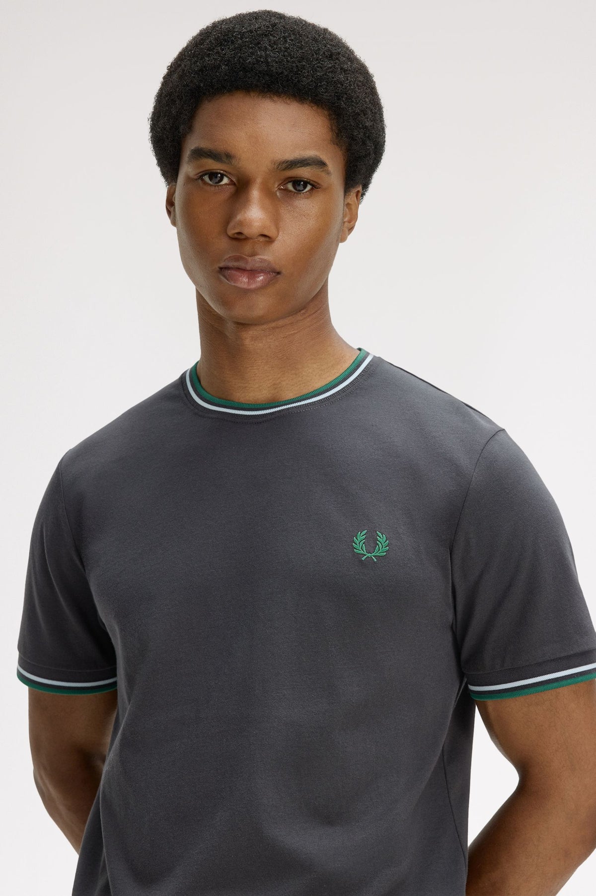 Fred Perry M1588V Twin Tipped T-Shirt 85B - ANGY/LIIC/SPGN