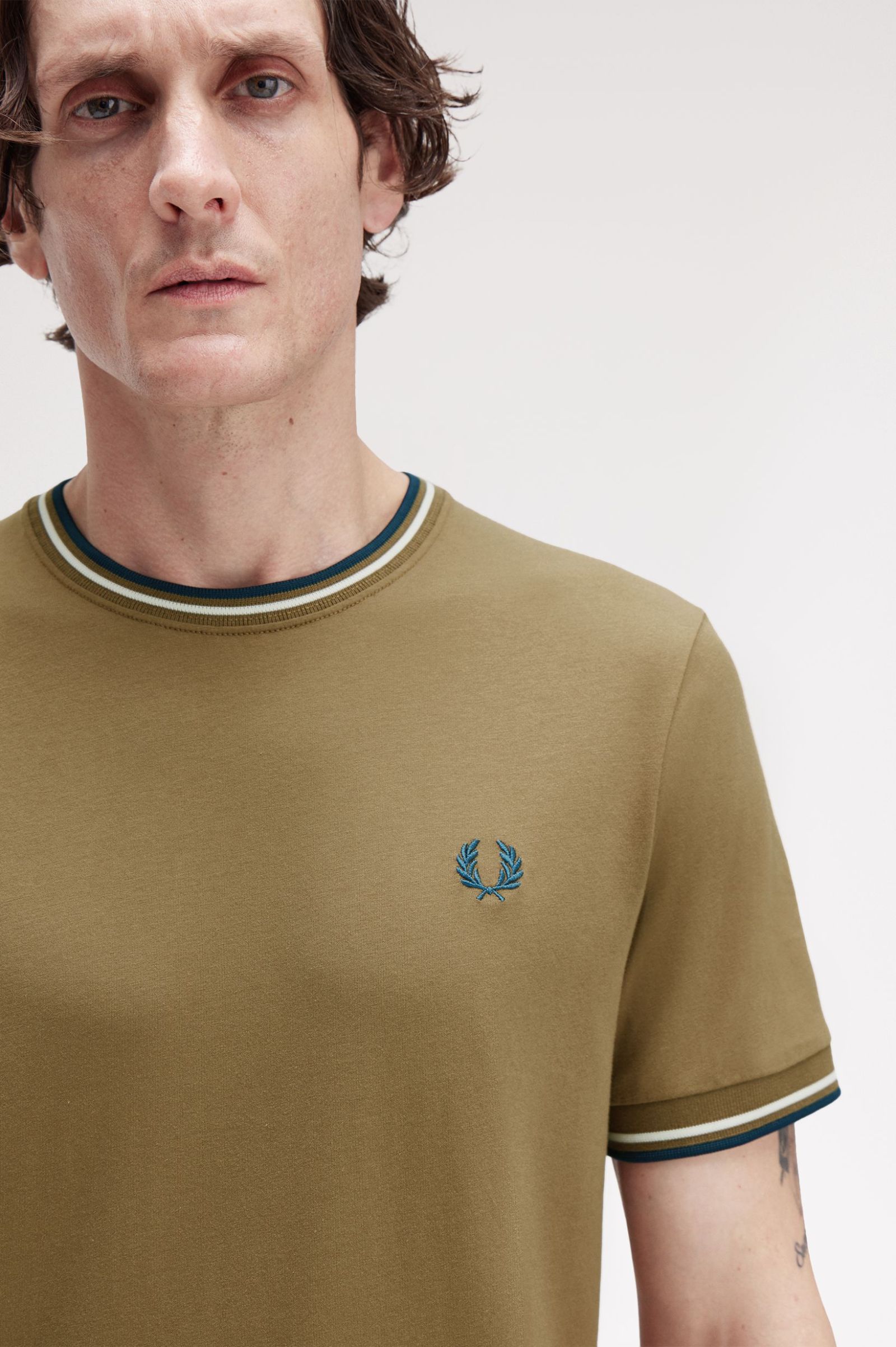 Fred Perry M1588V Twin Tipped T-Shirt Z60 Shadestone/Ecru