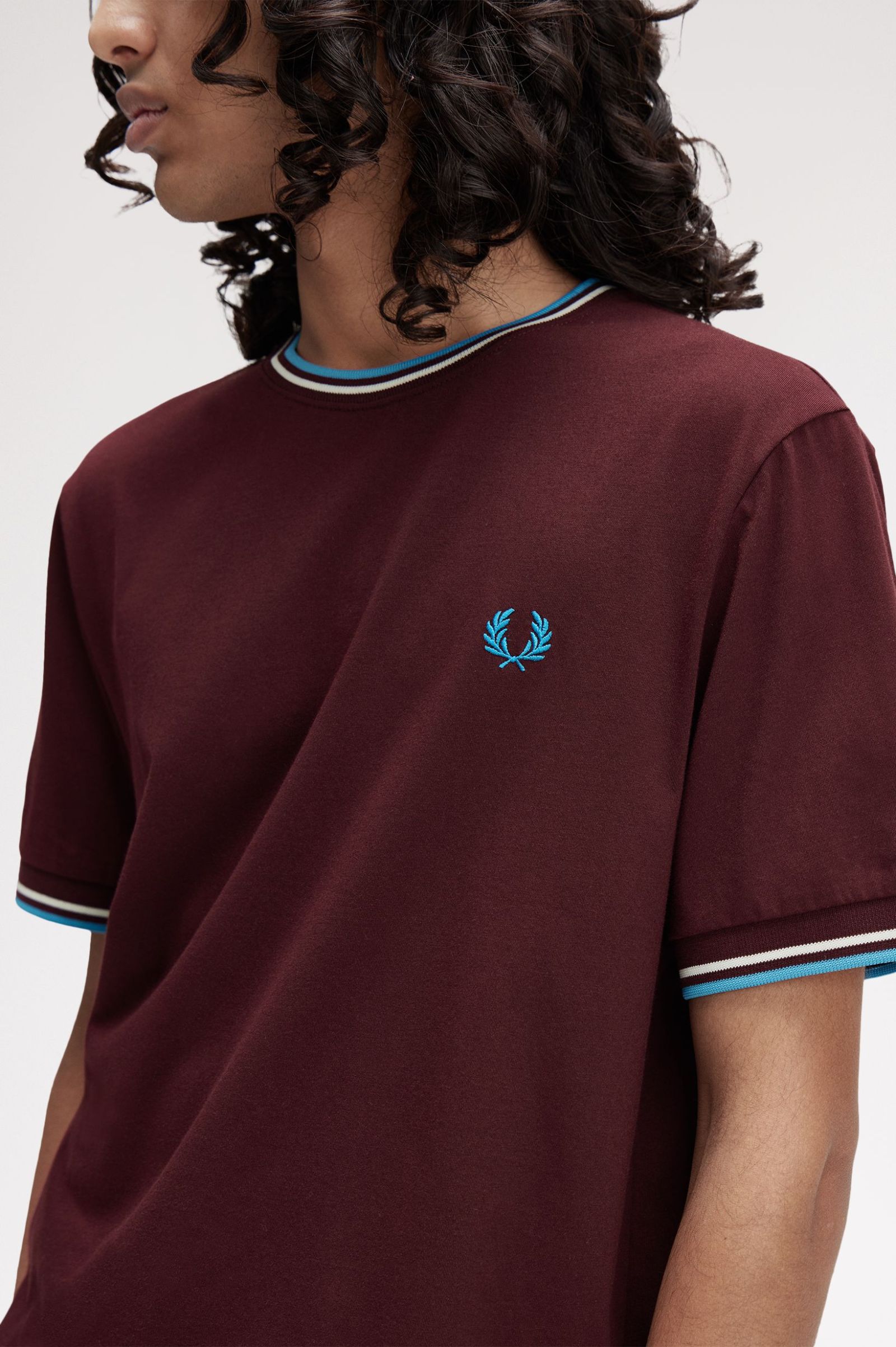 Fred Perry M1588V Twin Tipped T-Shirt Z63 Oxblood/Ecru