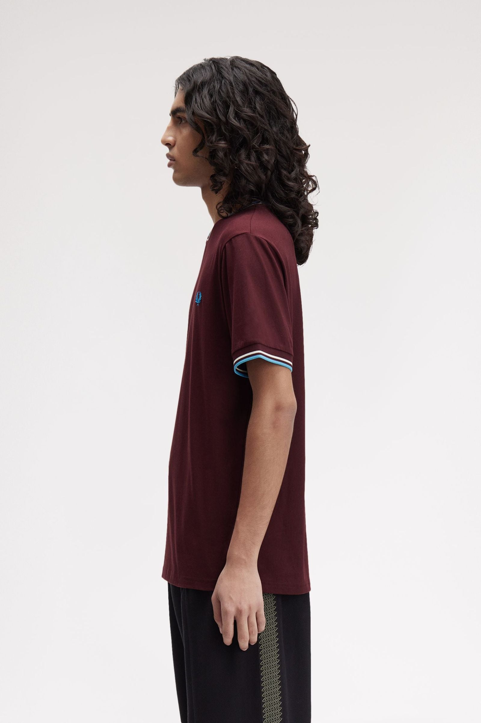 Fred Perry M1588V Twin Tipped T-Shirt Z63 Oxblood/Ecru