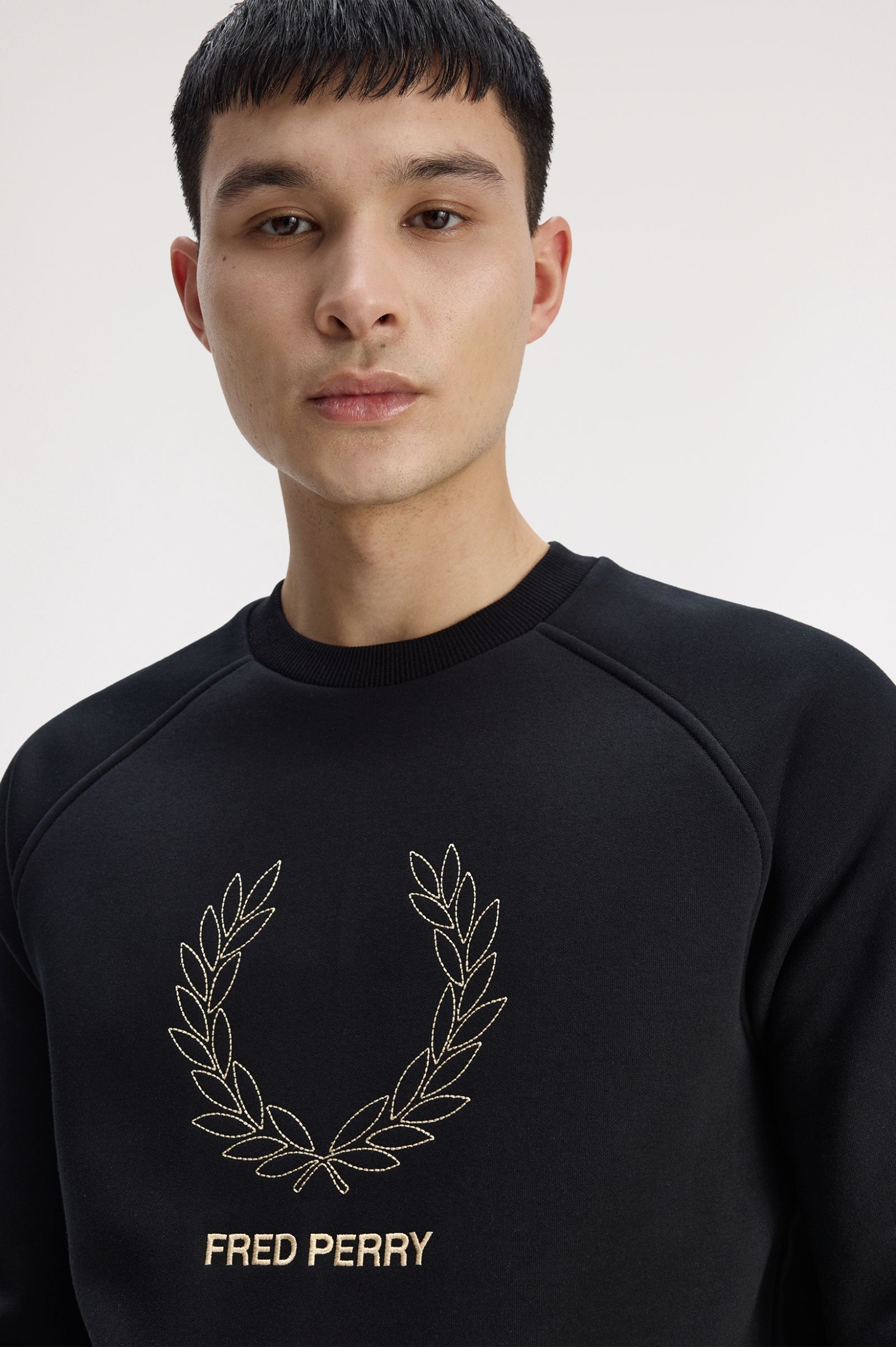 Fred Perry M1769 Outline Laurel Wreath Sweatshirt - 102 Black