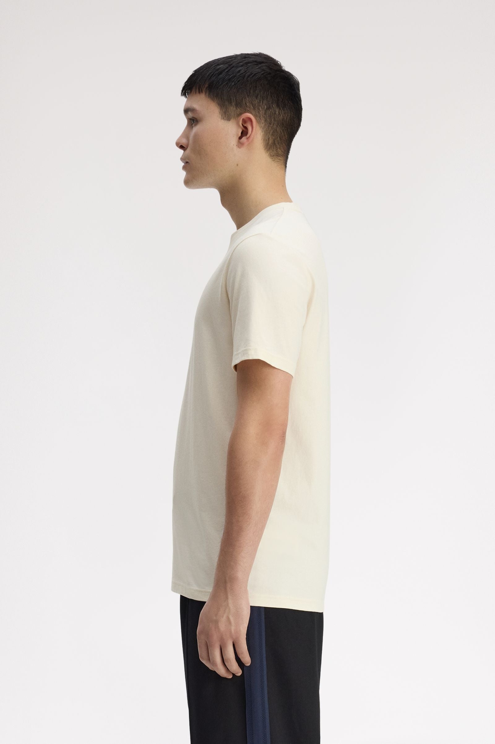 Fred Perry M1776 Outline Laurel Wreath T-Shirt - 560 Ecru