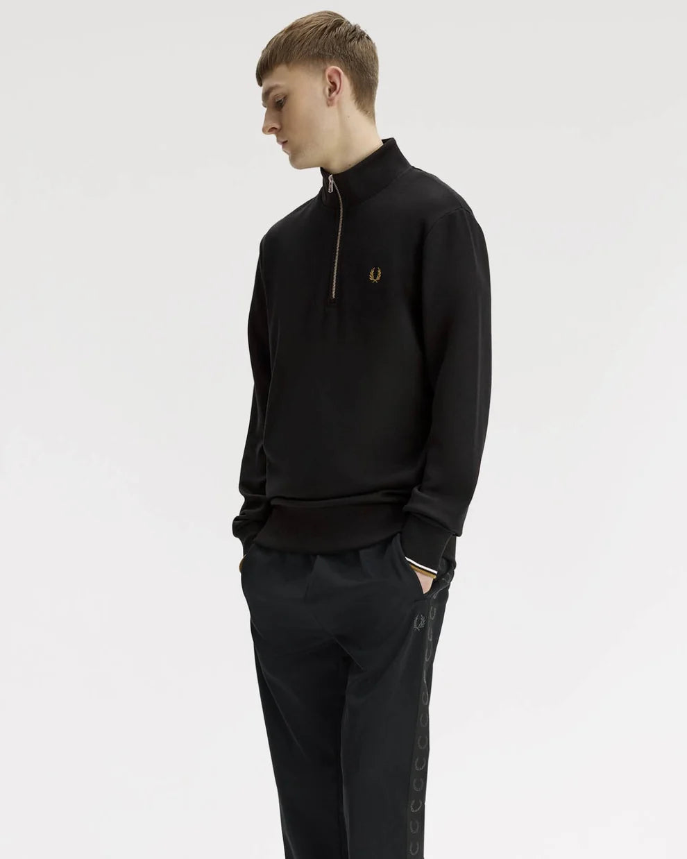 Fred Perry M7534 Half Zip Sweatshirt 59D - Black/Snow White/Bronze