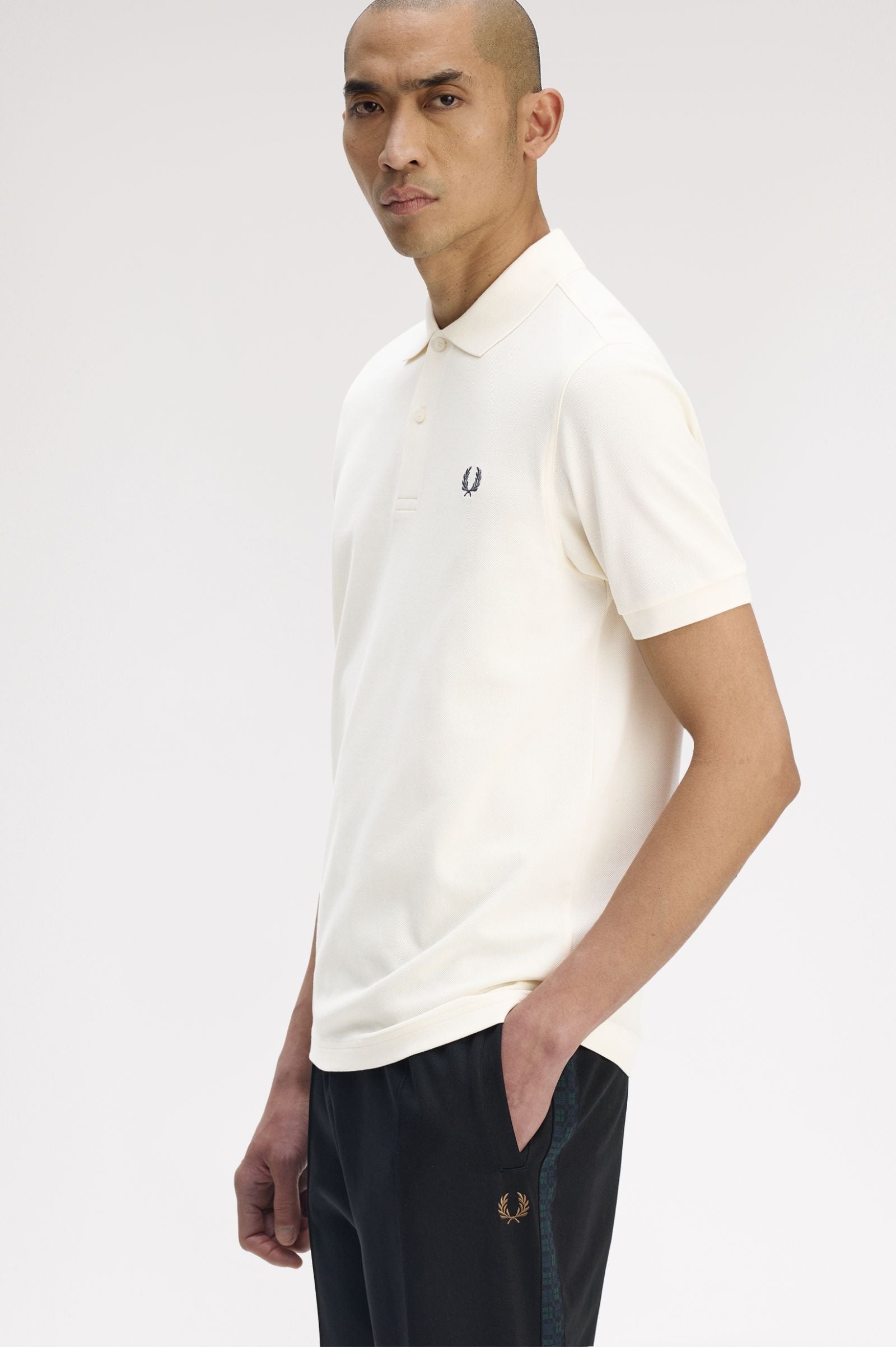 Fred Perry M6000 The Fred Perry Polo Shirt - 66A Ecru/Anchor Grey