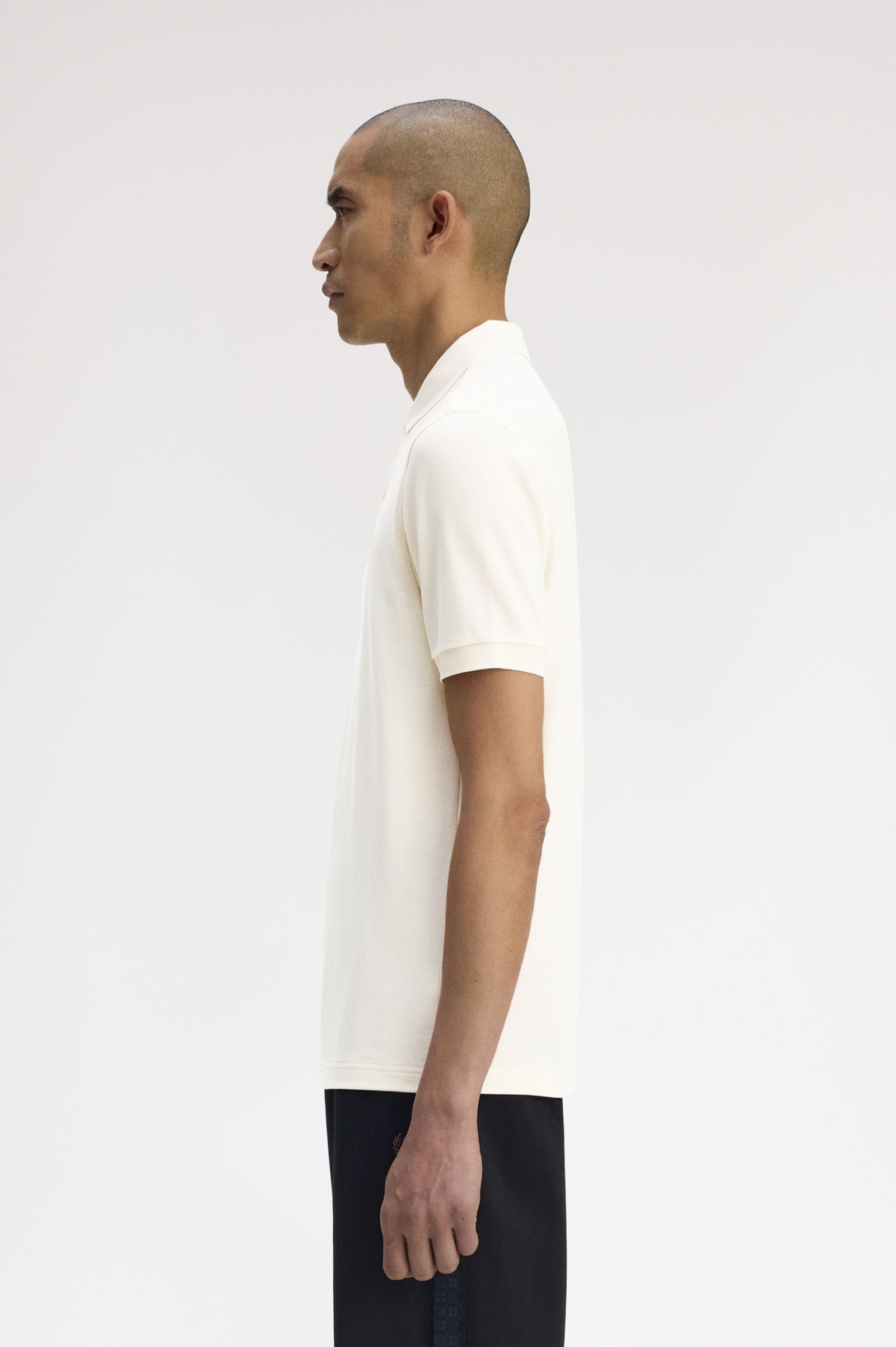 Fred Perry M6000 The Fred Perry Polo Shirt - 66A Ecru/Anchor Grey