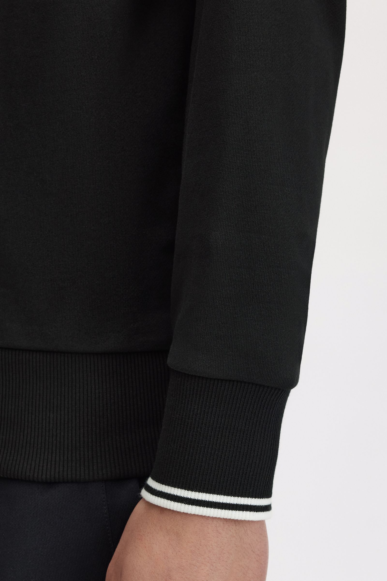 Fred Perry M7535 Crew Neck Sweatshirt - 184 Black