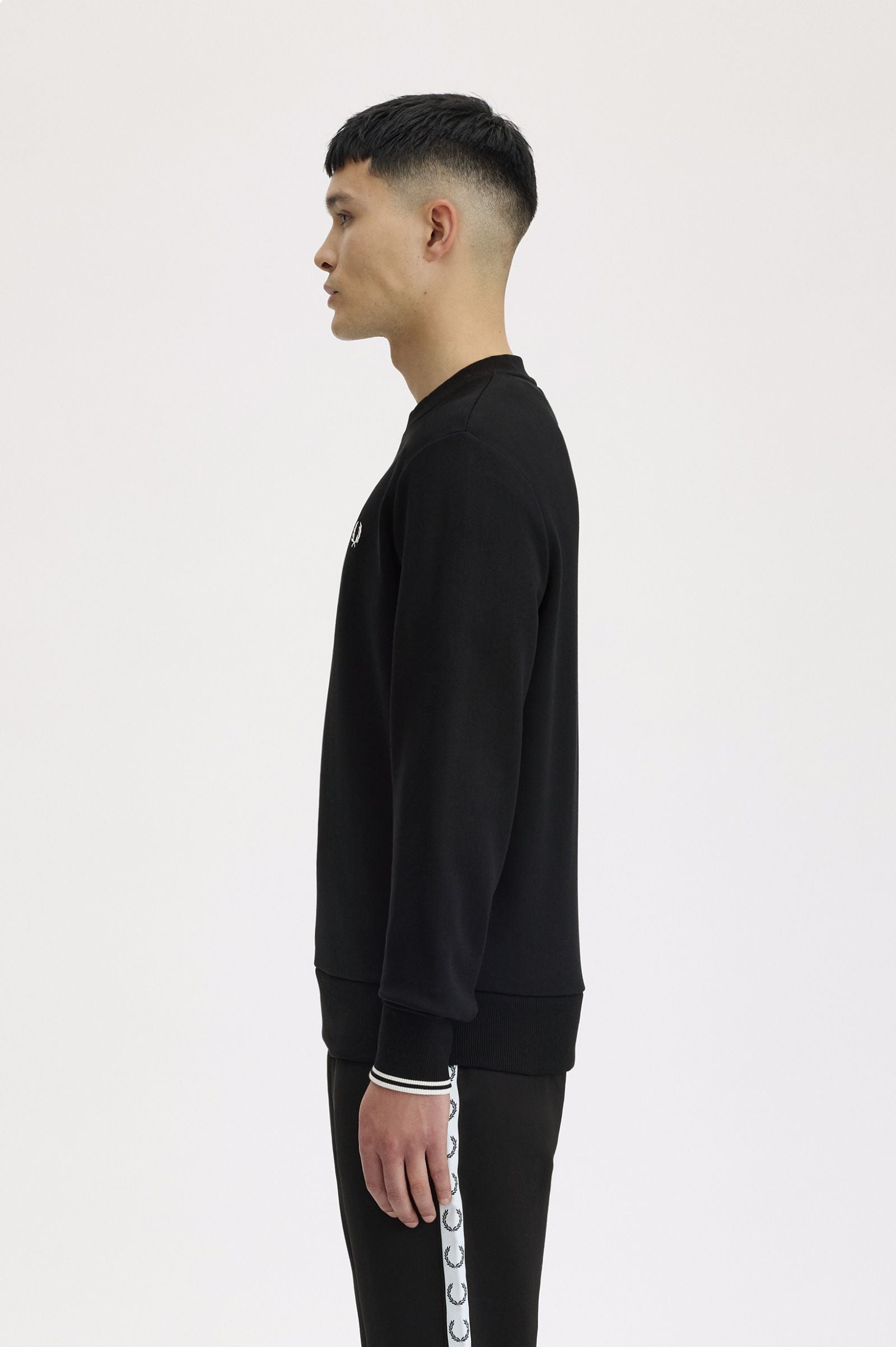 Fred Perry M7535 Crew Neck Sweatshirt - 184 Black