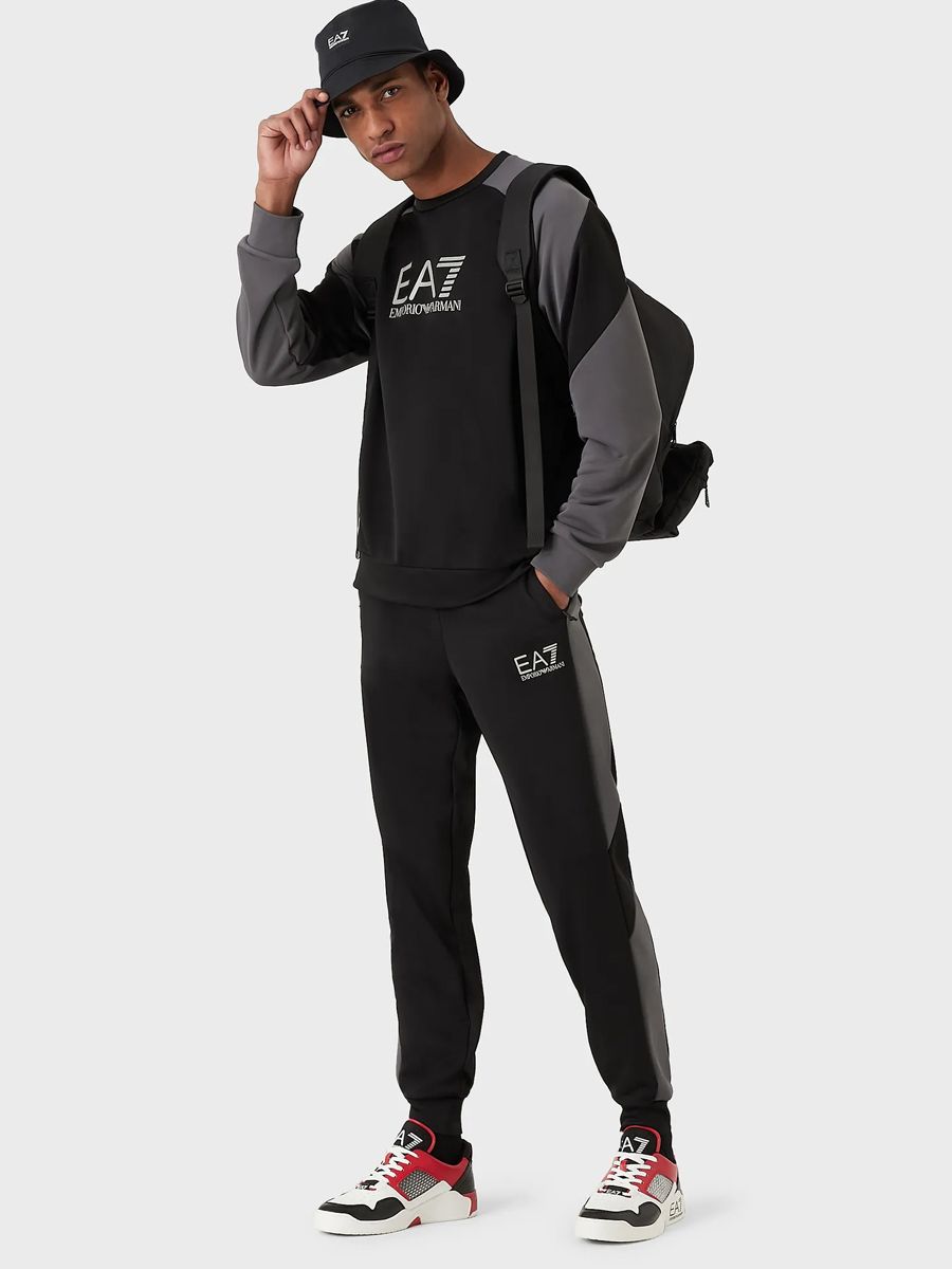 Ea7 joggers hotsell